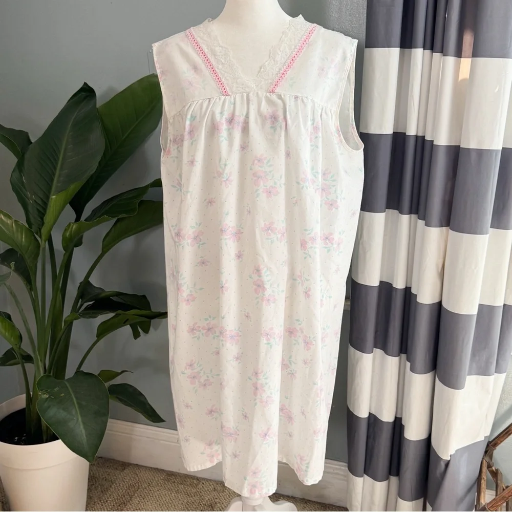 Vintage Floral Nightgown Lace Trim Pink Blue Medium Sleep Dress